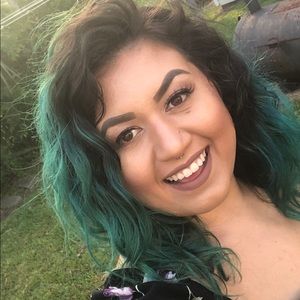 Meet your Posher, Celina